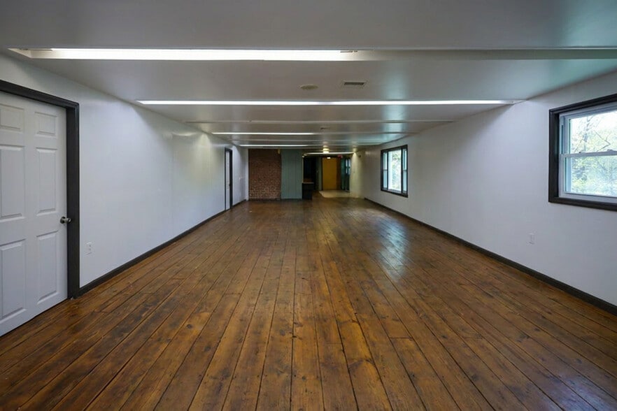 13 Danbury Rd, Wilton, CT for lease - Building Photo - Image 3 of 12