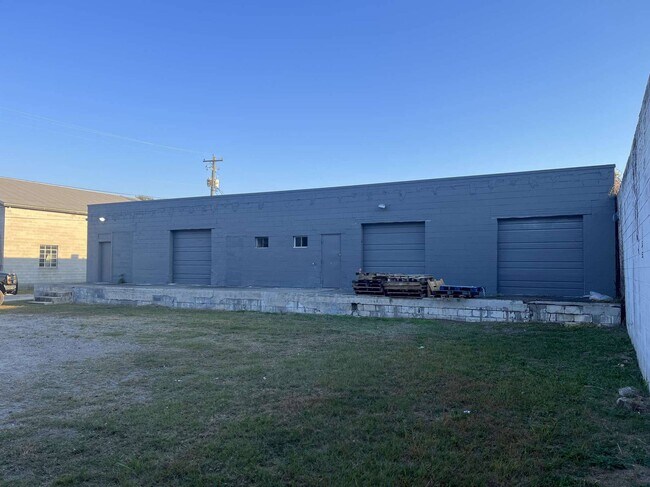 More details for 913-915 Poplar St, Cayce, SC - Industrial for Lease