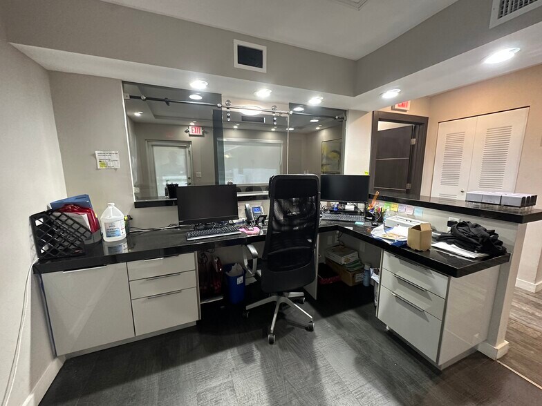 2482 SW 27th Ter, Miami, FL à vendre - Photo intérieure - Image 3 de 8