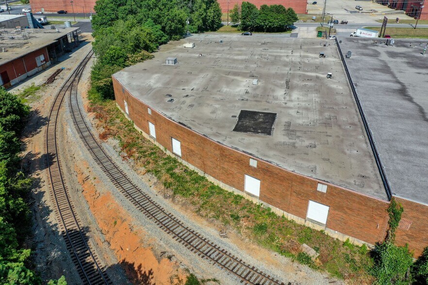 5055-5061 Kennedy Rd, Forest Park, GA for lease - Building Photo - Image 2 of 15