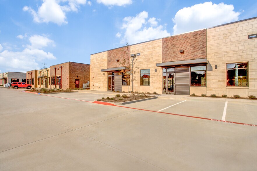 113 E State Highway 121, Coppell, TX à louer - Photo du bâtiment - Image 2 de 49