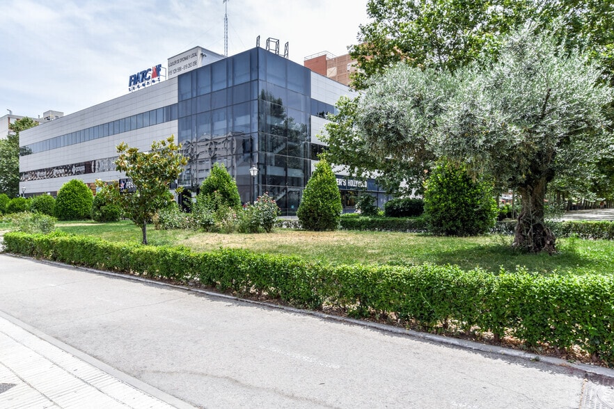 Office in Alcorcón, Madrid for lease - Primary Photo - Image 1 of 7