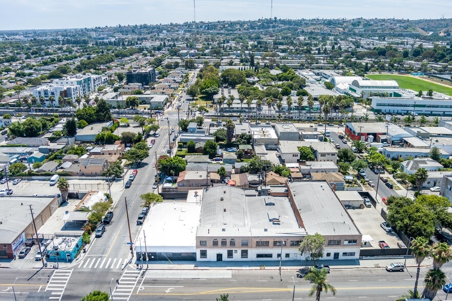 4606-4620 W Jefferson Blvd, Los Angeles, CA à louer - Photo du bâtiment - Image 3 de 12