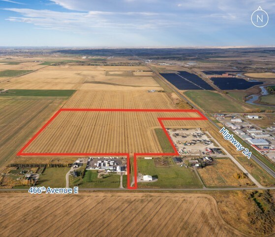 2A 466 Av W, Foothills, AB à vendre Aérien- Image 1 de 2