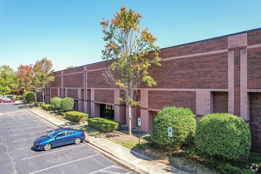 10525 Granite St, Charlotte, NC à louer - Photo du bâtiment - Image 2 de 5
