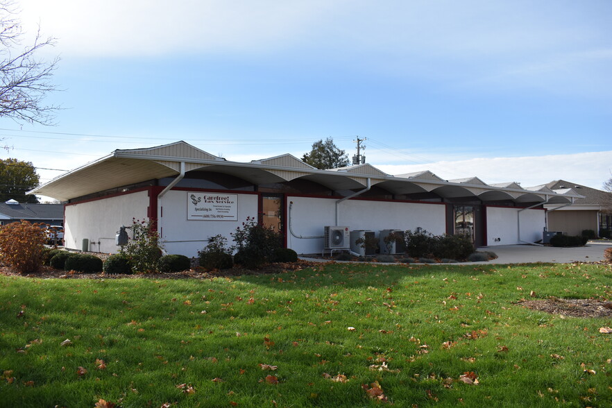 1520 Creston Park Dr, Janesville, WI for lease - Primary Photo - Image 1 of 3