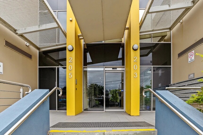 203-205 Blackburn Rd, MOUNT WAVERLEY à vendre - Photo du bâtiment - Image 2 de 4