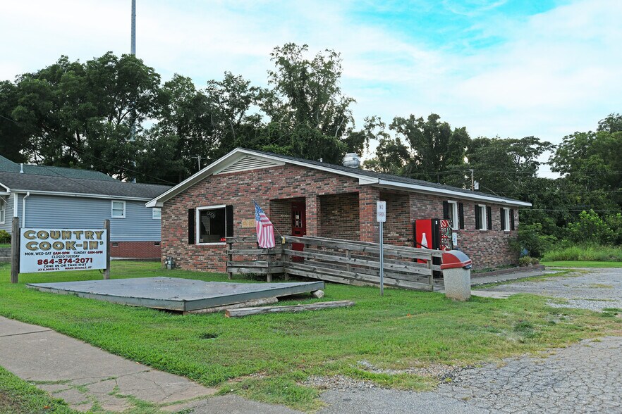 27 E Main St, Ware Shoals, SC à vendre - Photo du bâtiment - Image 1 de 20