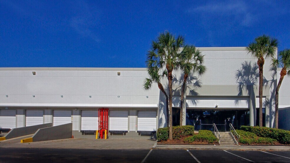 1501 W Copans Rd, Pompano Beach, FL à louer - Photo du bâtiment - Image 3 de 4