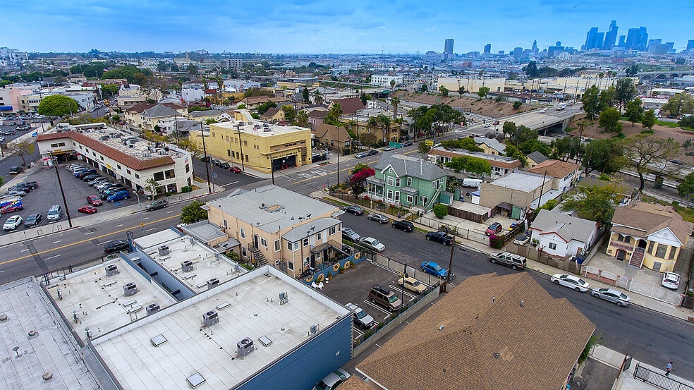2301 Pasadena Ave, Los Angeles, CA à vendre - Photo du bâtiment - Image 3 de 15