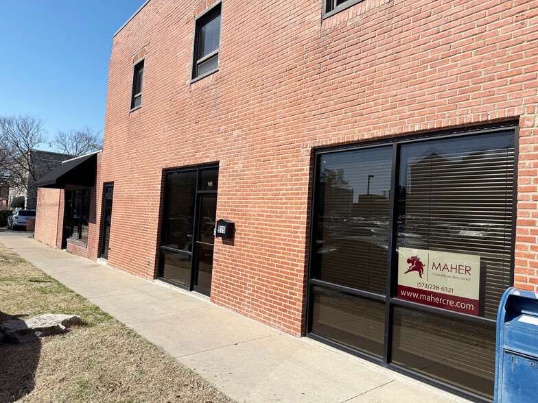 915 E Ash St, Columbia, MO for lease - Primary Photo - Image 1 of 19