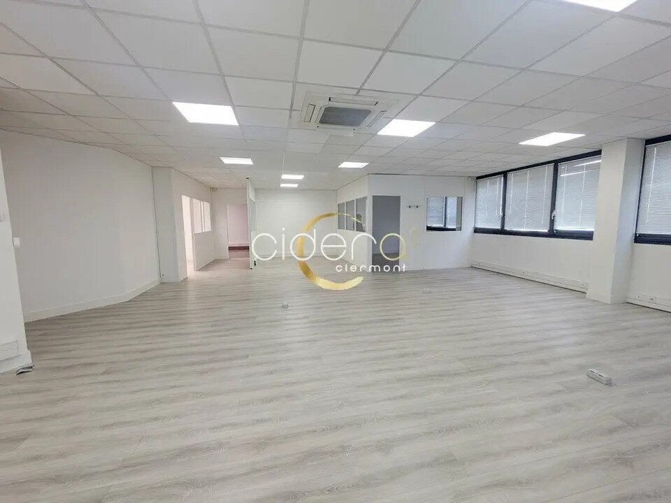 Office in Clermont-Ferrand for lease Interior Photo- Image 1 of 10