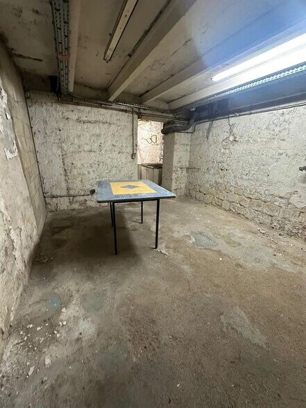 1 Rue Faraday, Paris for lease - Interior Photo - Image 3 of 6