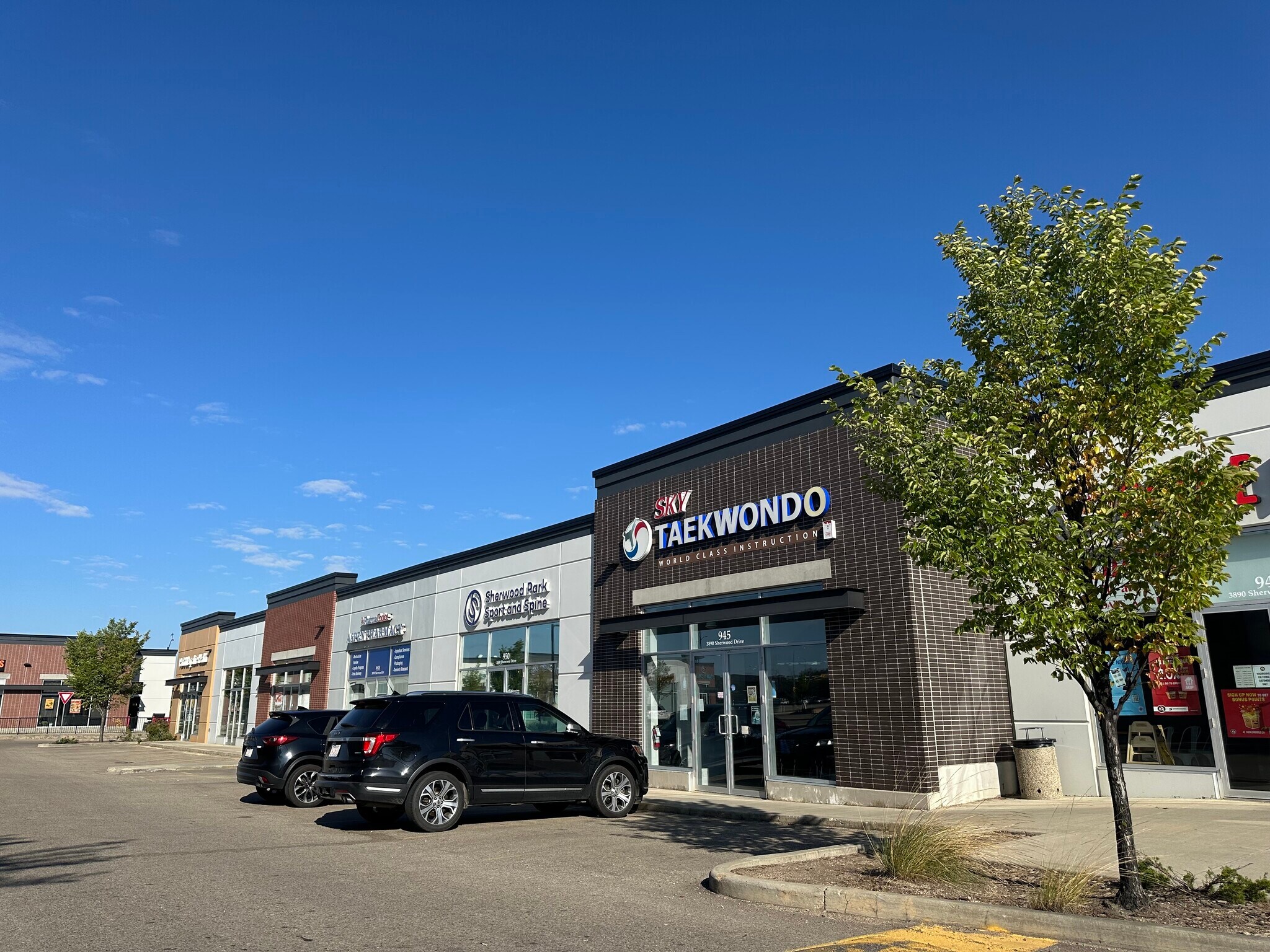 3850 Sherwood Dr, Sherwood Park, AB à louer Photo du bâtiment- Image 1 de 10