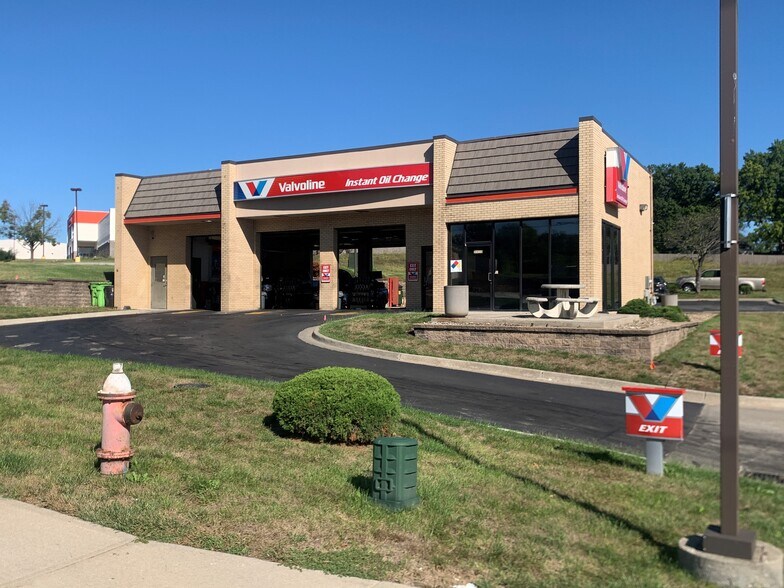 14450 E Us Highway 40, Kansas City, MO à vendre - Photo du bâtiment - Image 3 de 4