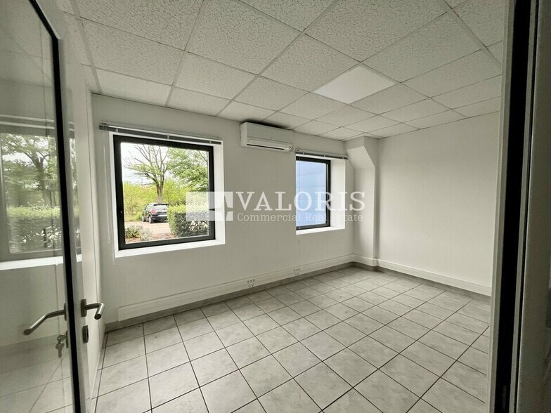 150 Allée Des Prunus, Blyes for lease - Interior Photo - Image 3 of 12