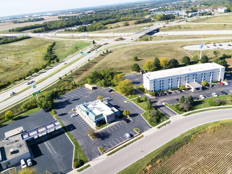 632 Midland Rd, Janesville, WI for lease - Building Photo - Image 3 of 5