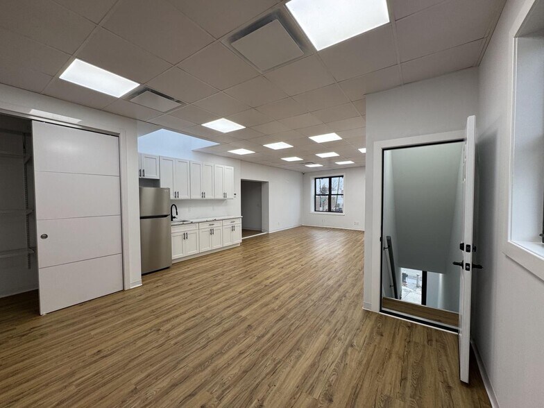 7102 Myrtle Ave, Ridgewood, NY à louer - Photo intérieure - Image 3 de 9