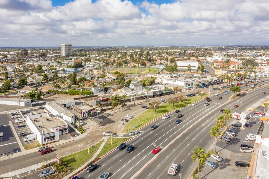 1775 Newport Blvd, Costa Mesa, CA à vendre - Aérien - Image 3 de 6