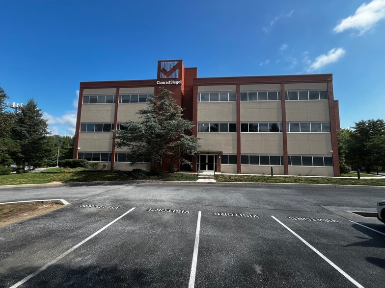 501 Corporate Cir, Harrisburg, PA for lease - Building Photo - Image 2 of 5