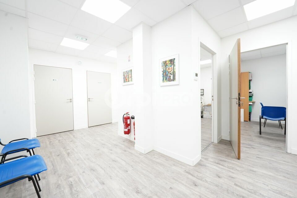 Office in Bourgoin-Jallieu for lease Interior Photo- Image 1 of 7