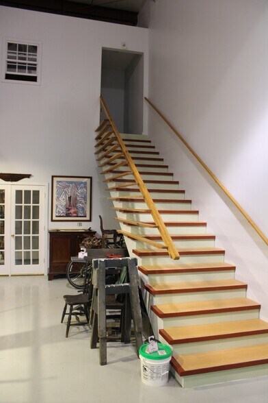 195 Leonard Dr, Groton, CT à vendre - Photo du bâtiment - Image 3 de 9
