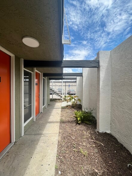 370 W 6th St, San Bernardino, CA for lease - Building Photo - Image 2 of 16