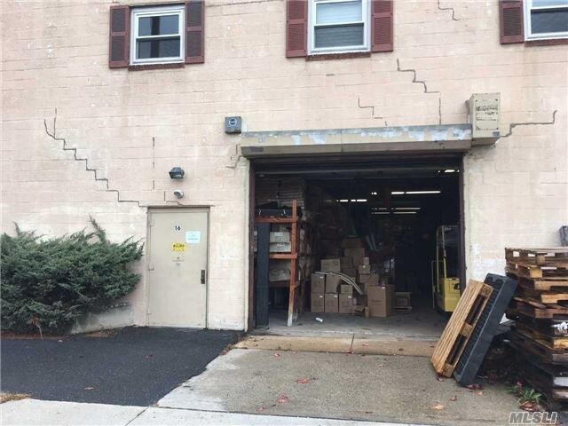 16 McCarthy Rd, Island Park, NY à louer - Photo du bâtiment - Image 2 de 6