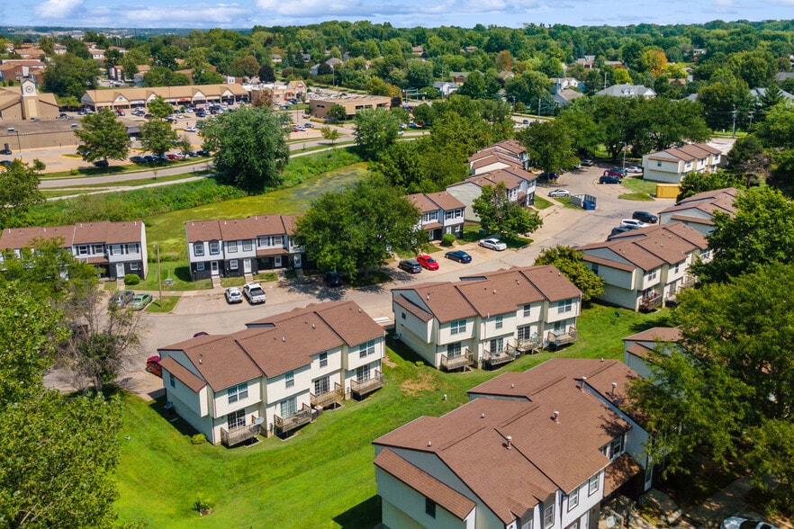 2517 Sylvan Glen Ct, Iowa City, IA for sale - Building Photo - Image 2 of 15