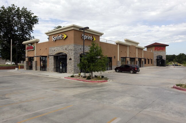 More details for 8010 E 106th St S, Tulsa, OK - Retail for Sale