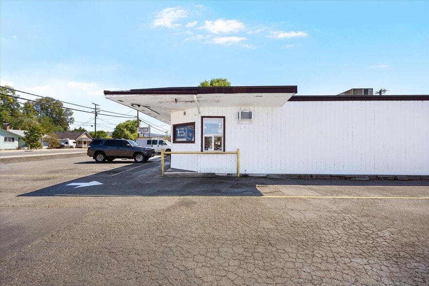 4432 Carnes Rd, Roseburg, OR for sale - Building Photo - Image 2 of 18