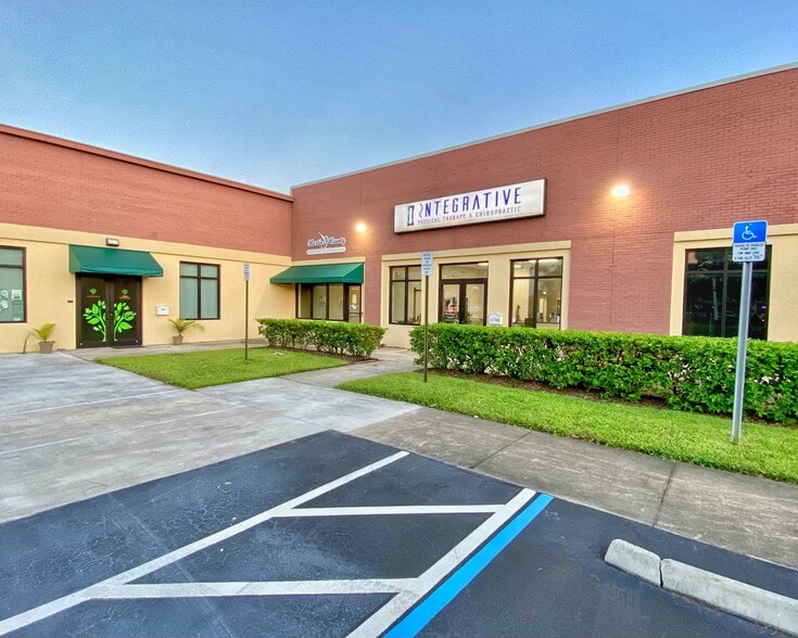 3200-3600 SE Federal Hwy, Stuart, FL for lease - Building Photo - Image 2 of 6