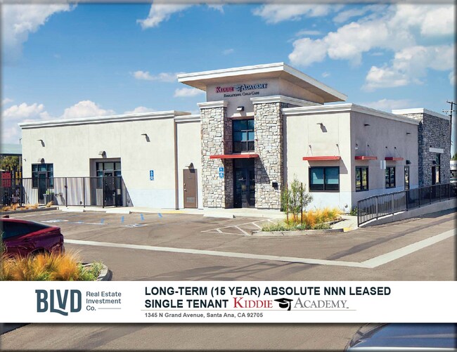Plus de détails pour 1345 N Grand Ave, Santa Ana, CA - Commerce de détail à vendre