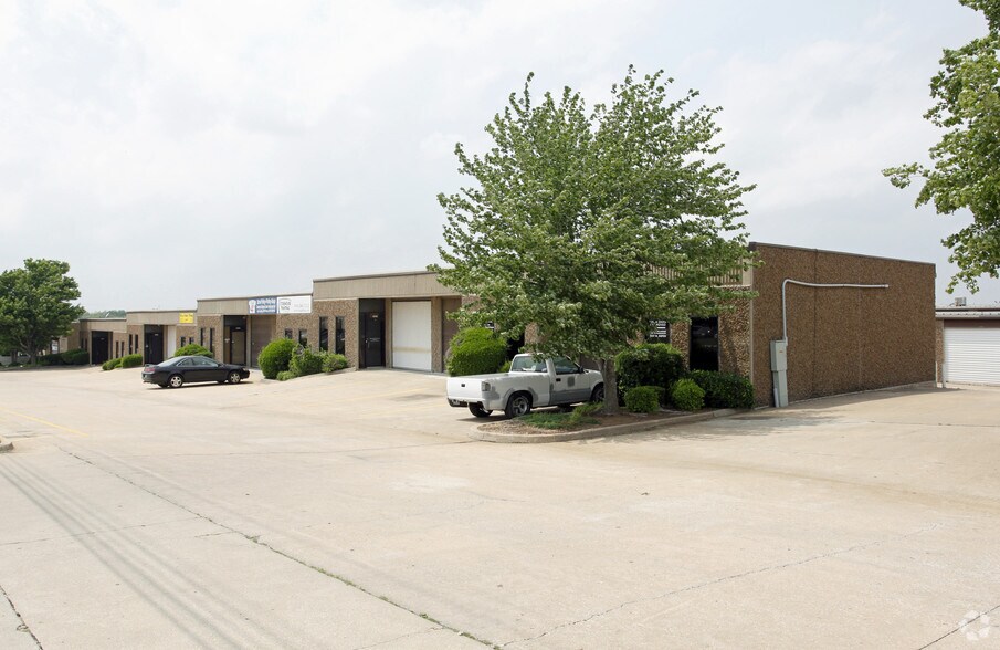 2403 N Aspen Ave, Broken Arrow, OK à louer - Photo du bâtiment - Image 2 de 4