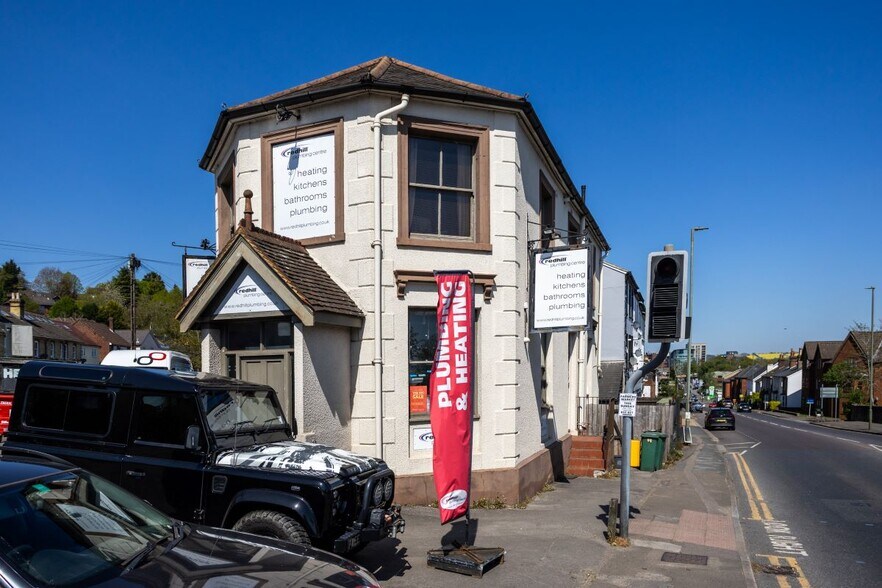 147 Brighton Rd, Redhill for sale - Primary Photo - Image 1 of 19