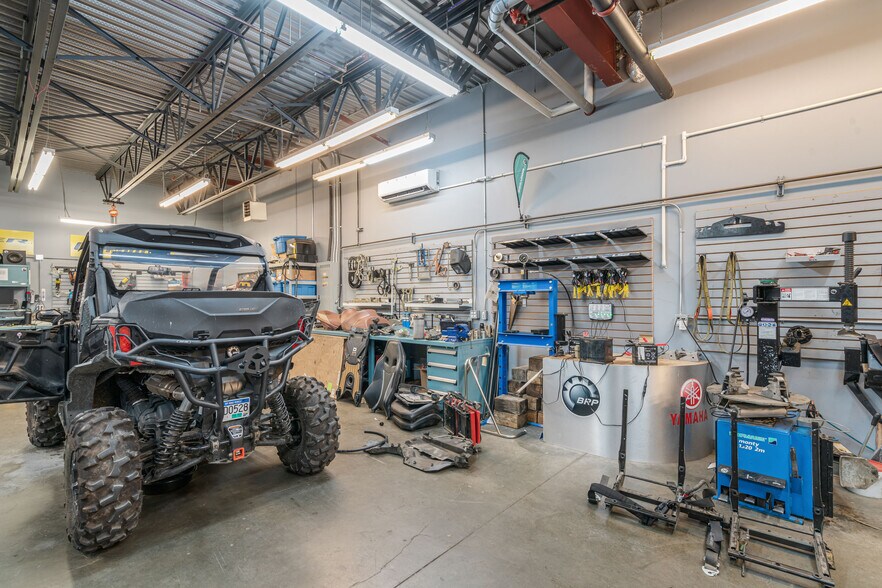 1030 Oyster Drive Dr, Ladysmith, BC à vendre - Photo du bâtiment - Image 3 de 10