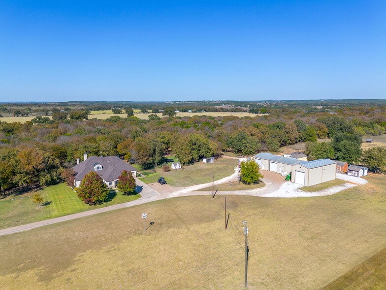 12801 COUNTY ROAD 1117, Cleburne, TX à vendre - Photo principale - Image 1 de 101