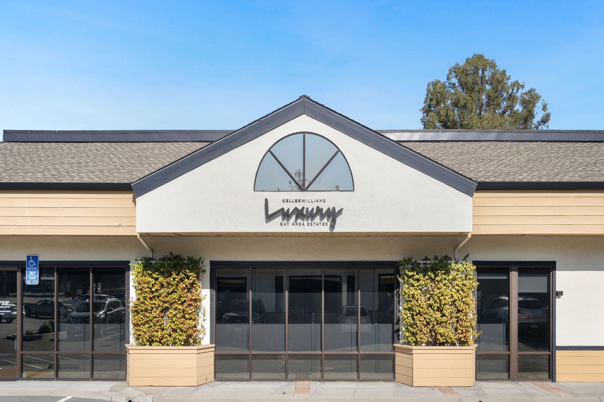 12820-12840 Saratoga-Sunnyvale Rd, Saratoga, CA for lease Primary Photo- Image 1 of 22