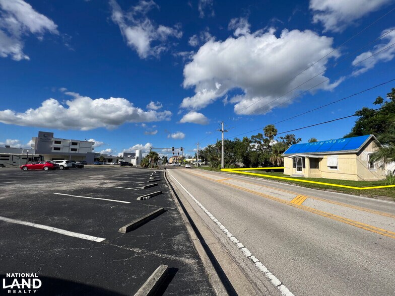 324 Cooper St, Punta Gorda, FL à vendre - Photo du bâtiment - Image 2 de 9