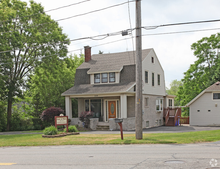 229 Empire Blvd, Rochester, NY à vendre - Photo principale - Image 1 de 1