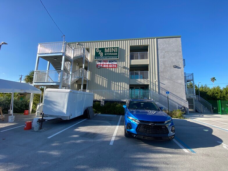 323 Overseas Hwy, Key West, FL à vendre - Photo du bâtiment - Image 3 de 8