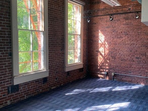 71 SW Oak St, Portland, OR for lease Interior Photo- Image 1 of 3