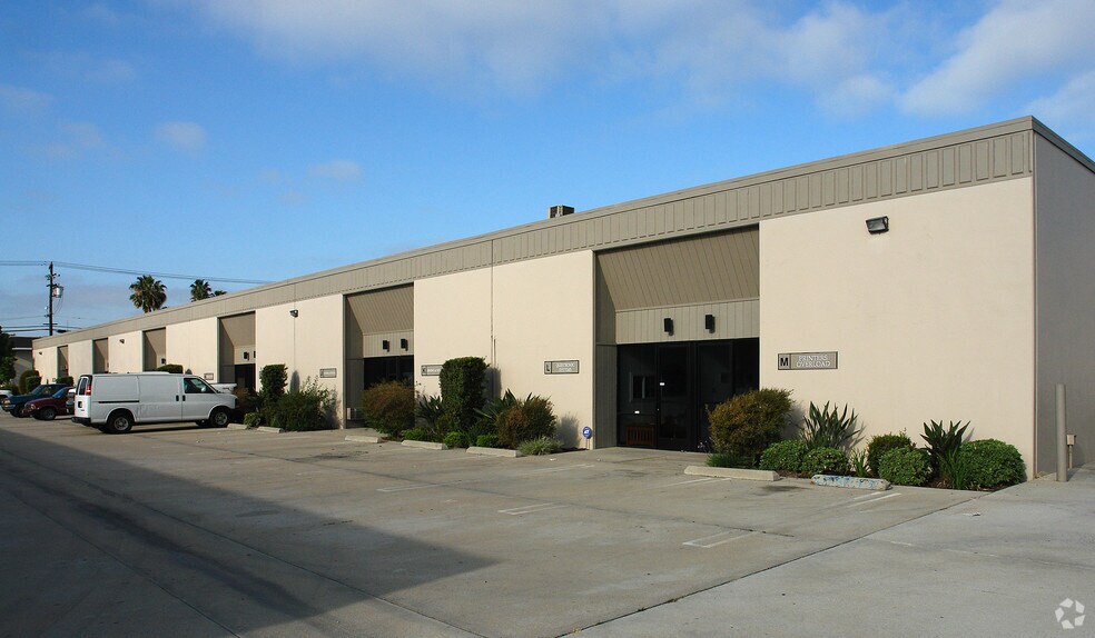 2021 E Via Burton, Anaheim, CA à louer - Photo du bâtiment - Image 2 de 3