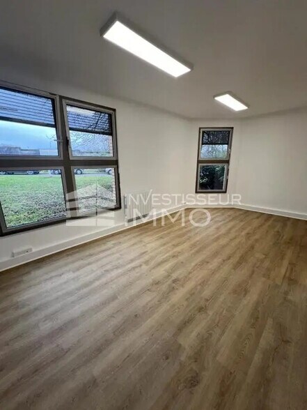 Office in Torcy for lease - Interior Photo - Image 3 of 11