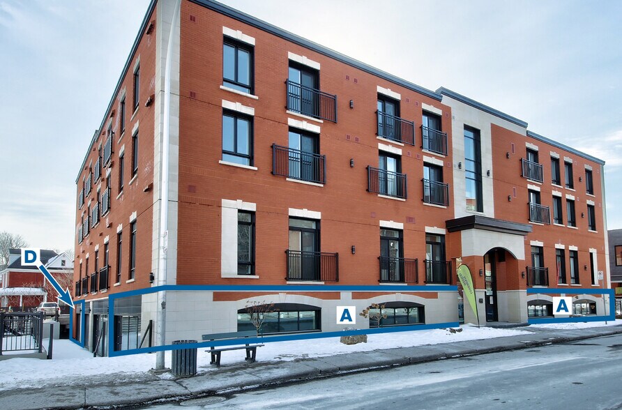 450-460 Rue Saint-Charles O, Longueuil, QC à louer - Photo du b timent - Image 1 de 6