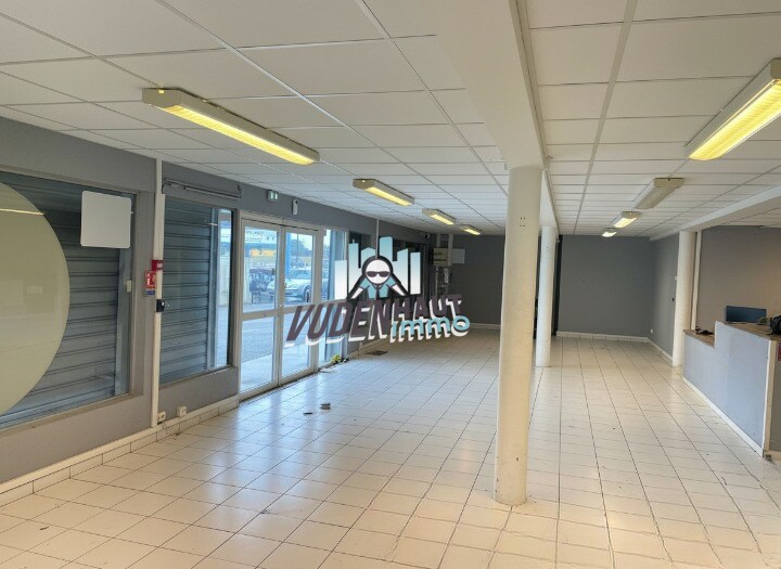 Retail in Muret for lease Interior Photo- Image 1 of 7