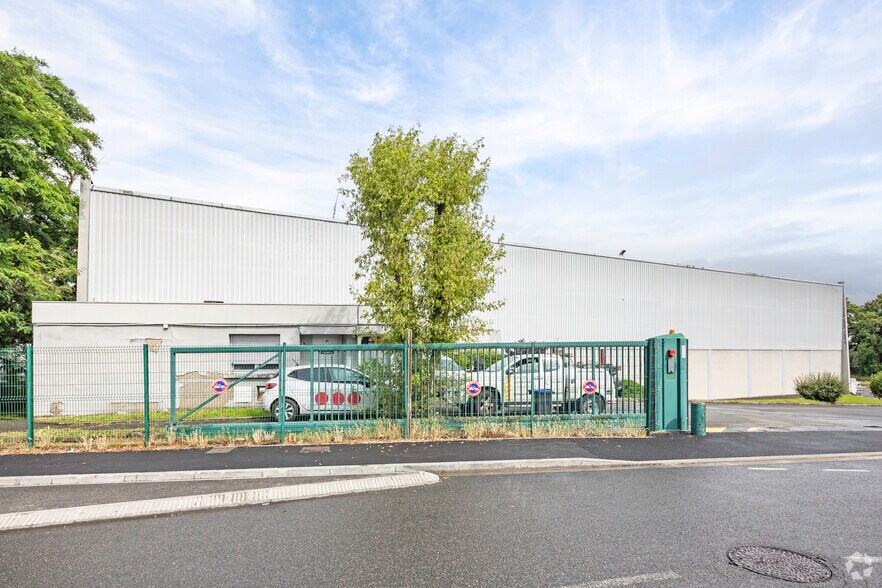 Avenue Paul Langevin, Herblay for lease - Primary Photo - Image 1 of 2