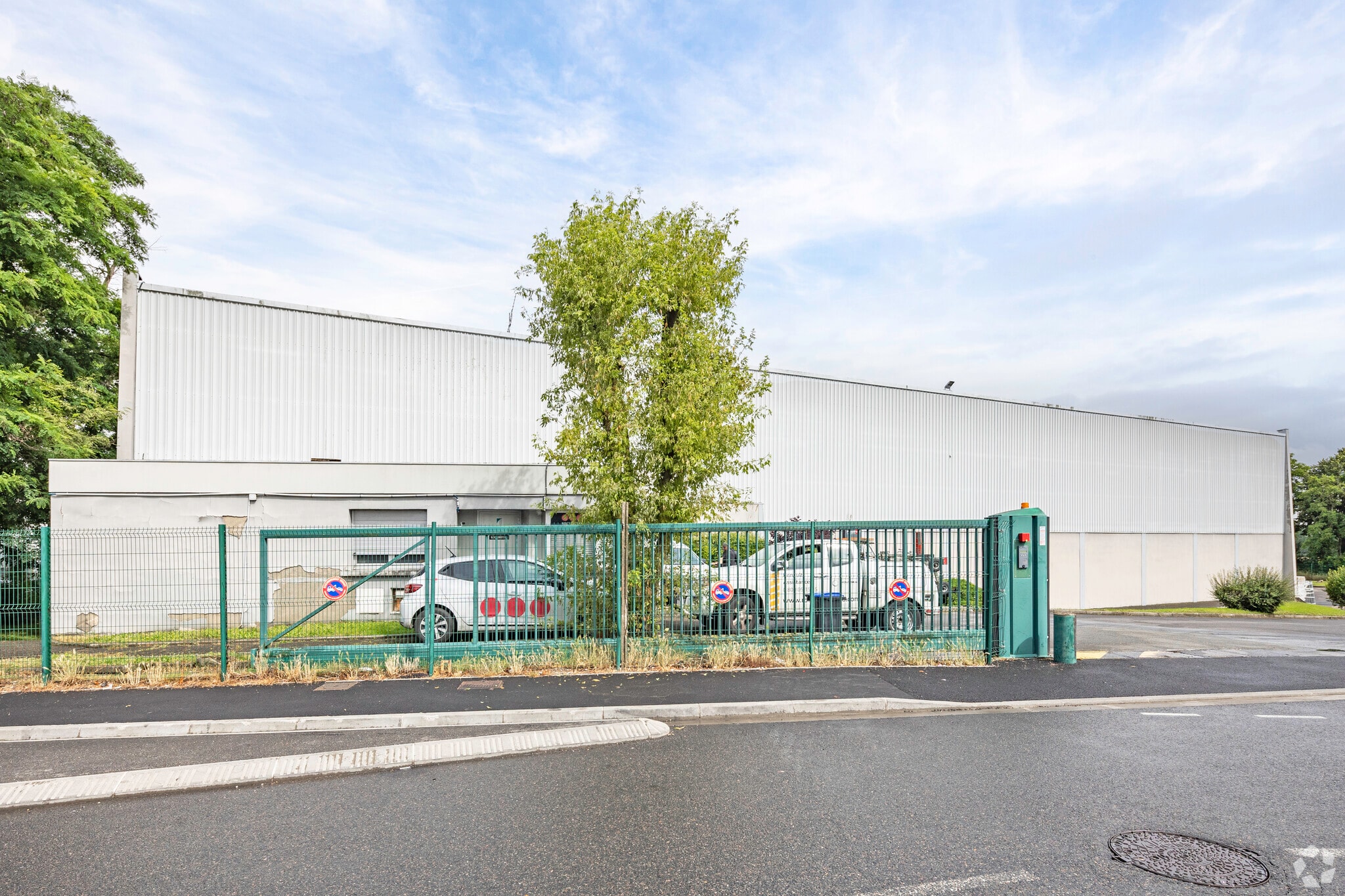 Avenue Paul Langevin, Herblay for lease Primary Photo- Image 1 of 3