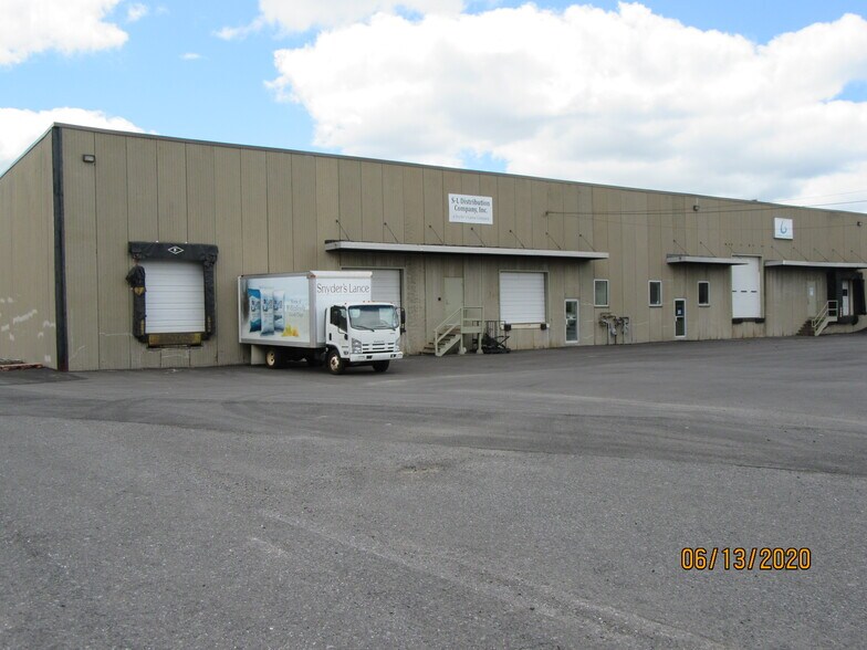 4628-4632 Crossroads Park Dr, Liverpool, NY à louer - Photo du bâtiment - Image 2 de 5