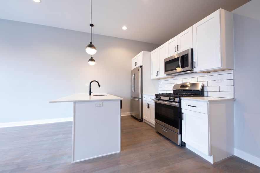1637 W Chicago Ave, Chicago, IL for lease - Interior Photo - Image 2 of 13